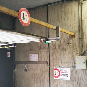 panneau priorite sens parking